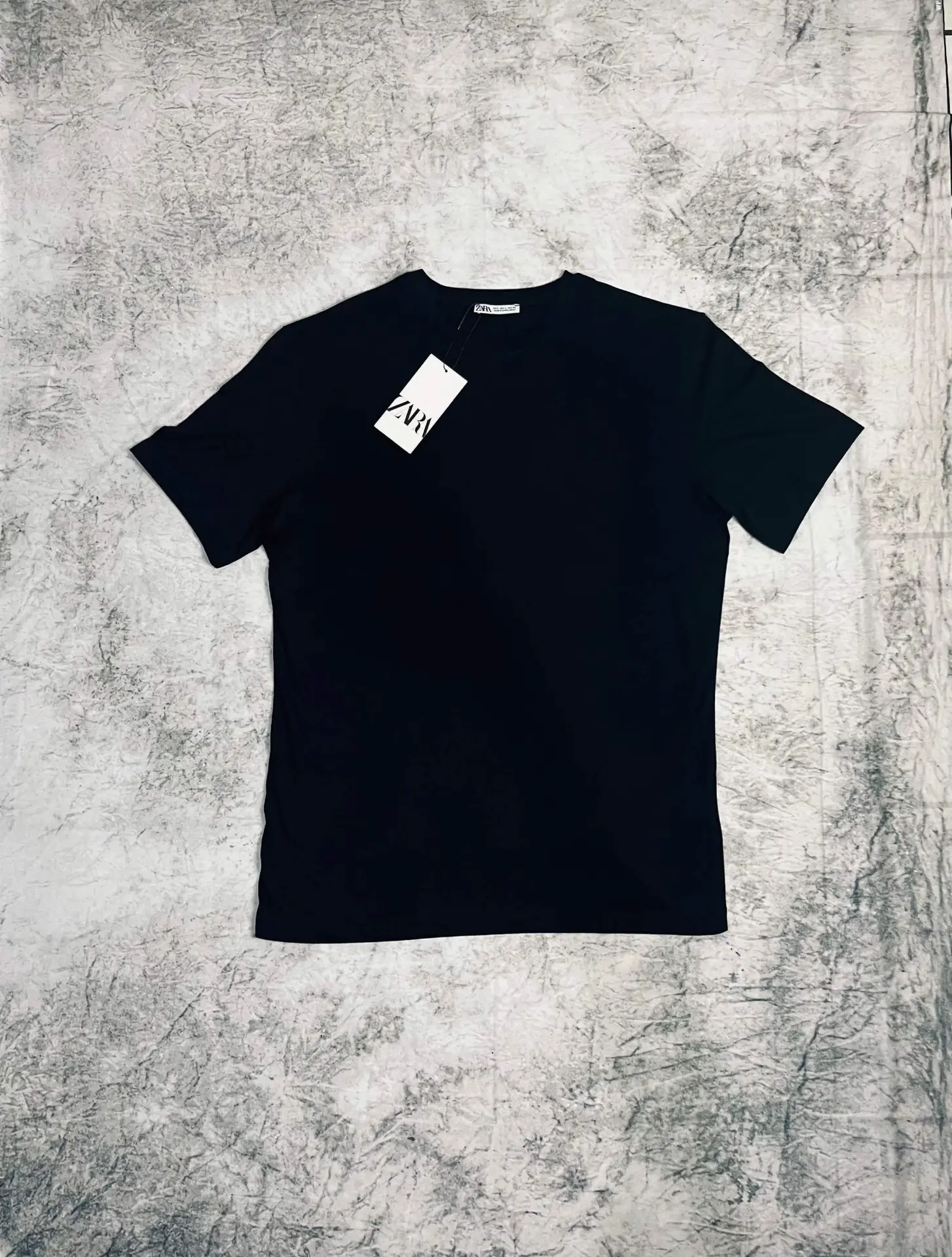 Camiseta Zara Básica Preta